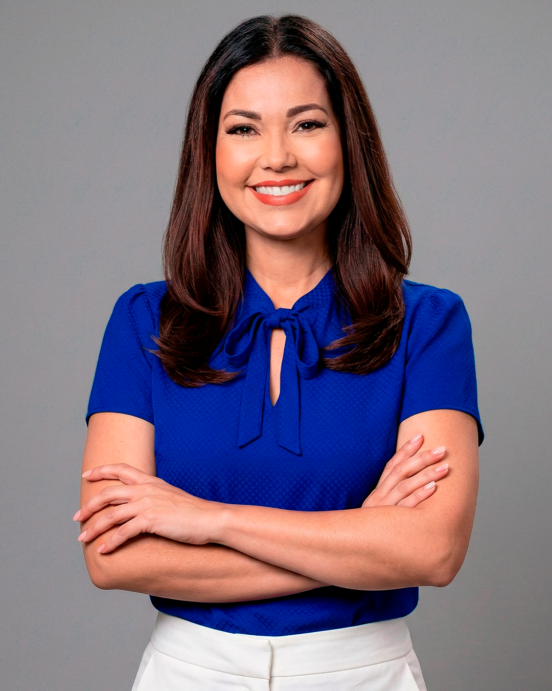 MULHER DE CAMISA AZUL